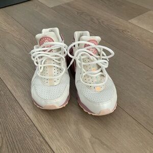 Womens 7.5 White and Pink Huarache Sneakers